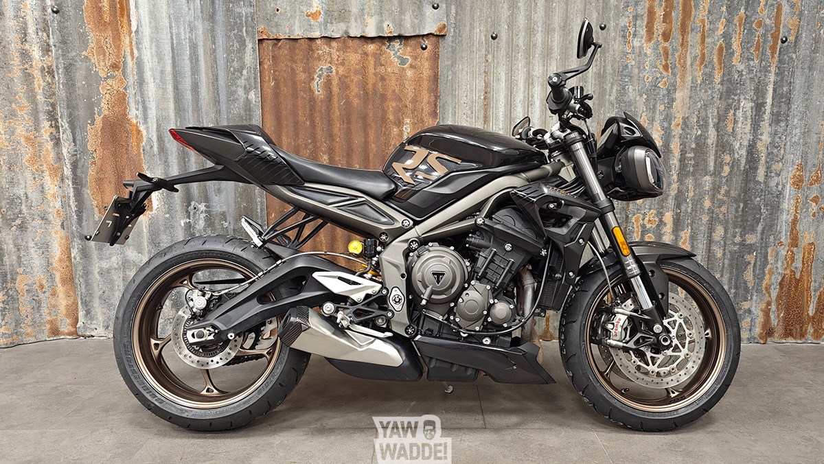 Triumph Street Triple RS: Carbon Black