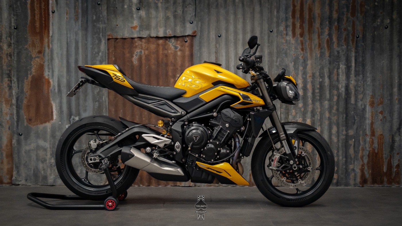 Triumph Street triple RS Cosmic Yellow