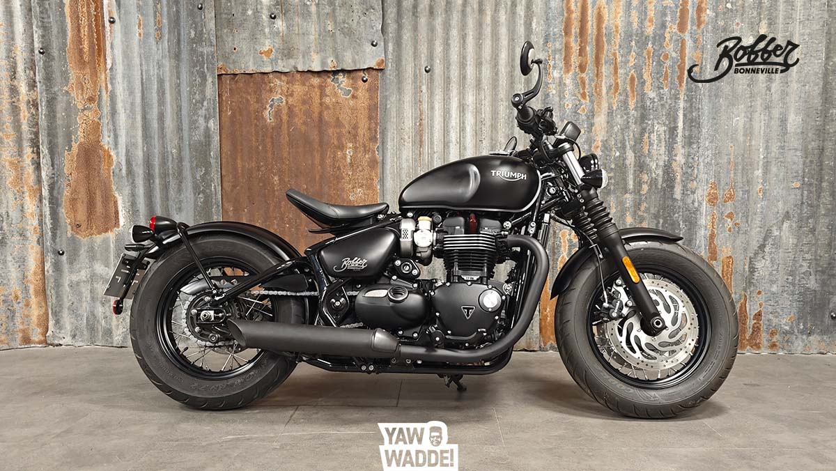 Triumph Bonneville Bobber Black 