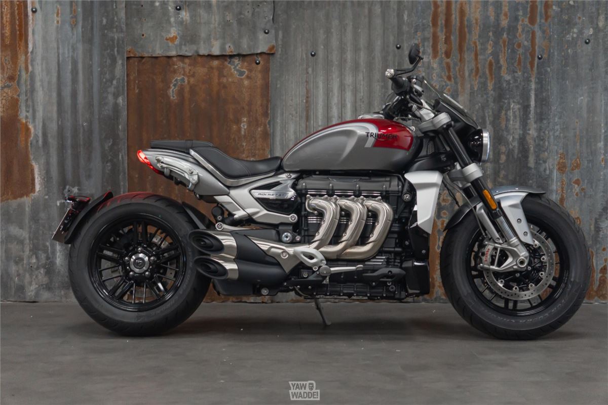 Triumph Rocket 3R: Silver Ice/ Cranberry Red