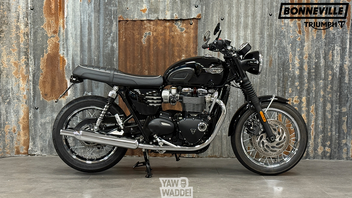 Triumph Bonneville T120: Jet Black Custom