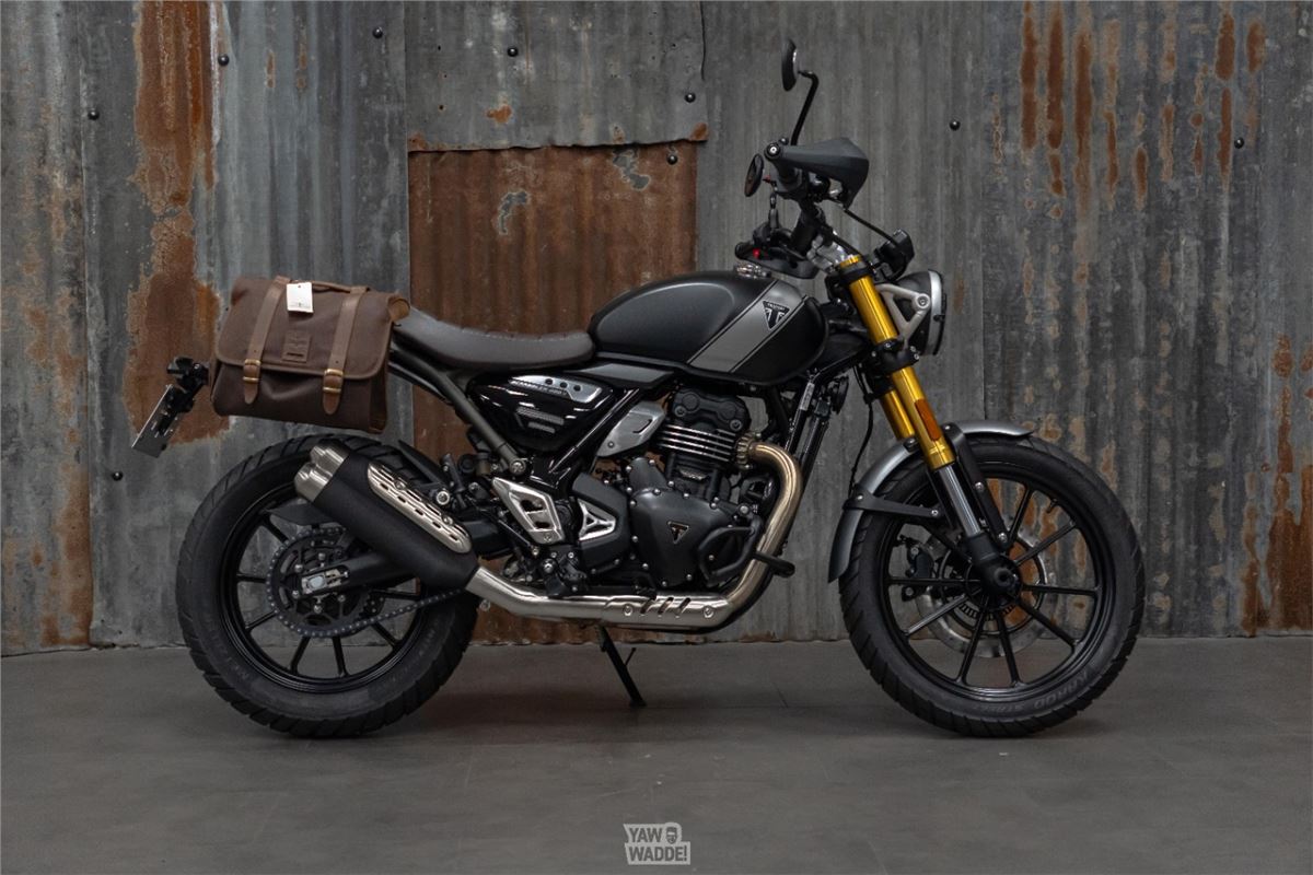 Triumph Scrambler 400 X: Matt jet black/ matt silver ice