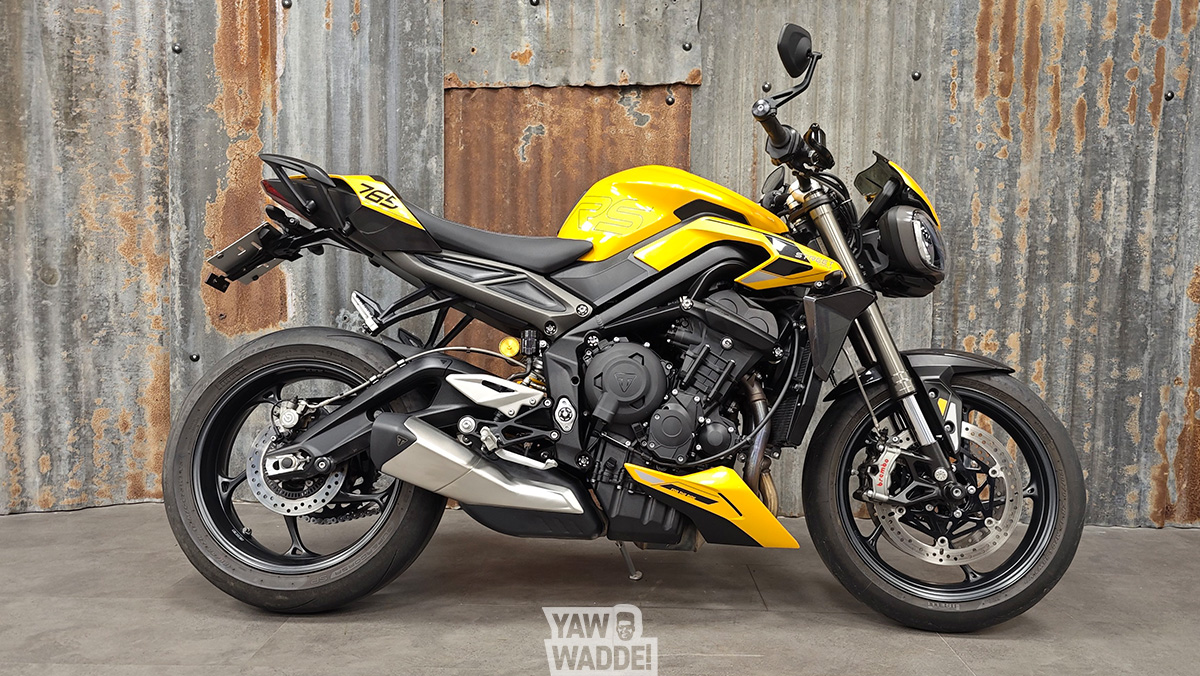 Triumph Street Triple RS Cosmic Yellow (full option)