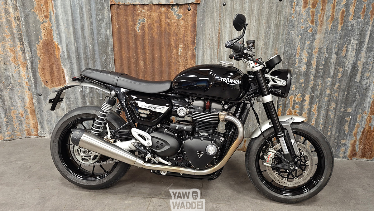 Triumph Speed Twin 1200: Jet Black