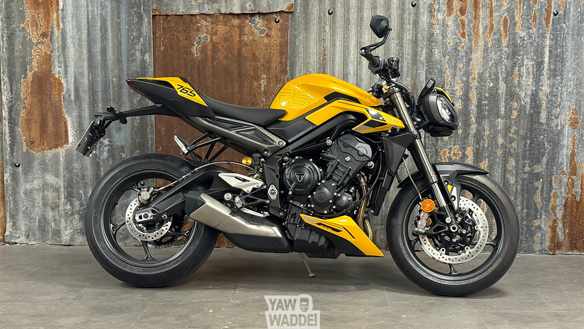 Triumph Street Triple RS: Cosmic Yellow